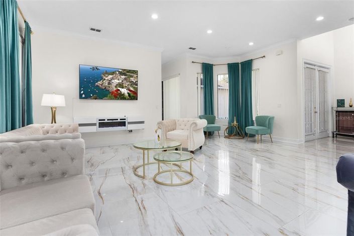 Image No.17-4 Bed Property for sale