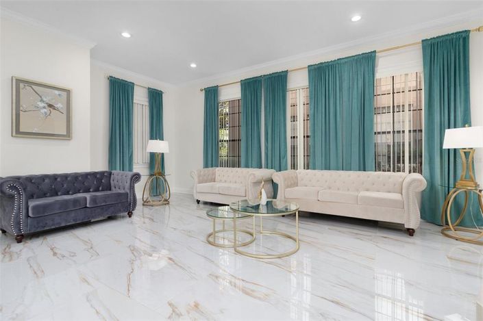 Image No.18-4 Bed Property for sale