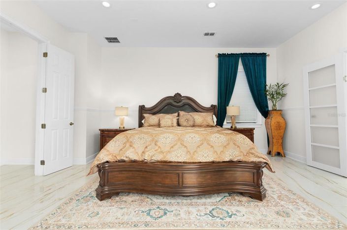 Image No.35-4 Bed Property for sale