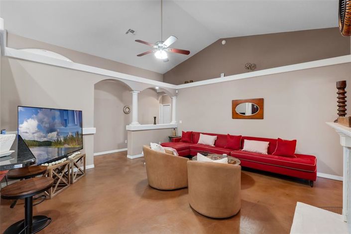 Image No.10-5 Bed Property for sale