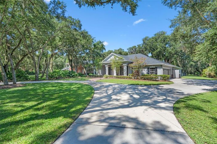 Image No.2-5 Bed Property for sale