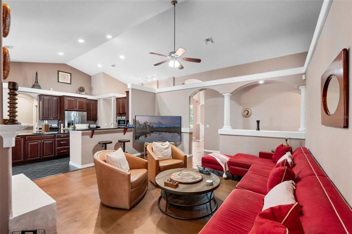 Image No.9-5 Bed Property for sale