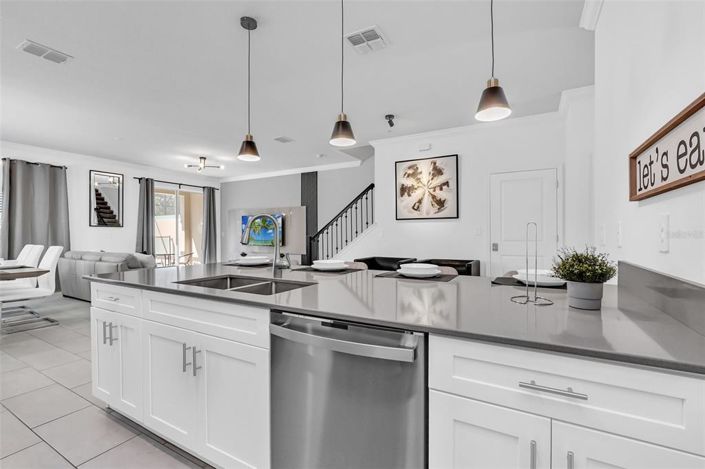 Image No.11-5 Bed Townhouse for sale