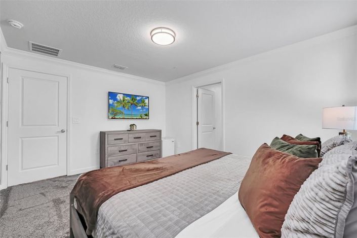 Image No.17-5 Bed Townhouse for sale