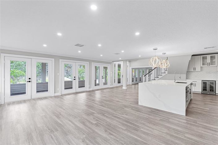 Image No.17-5 Bed Property for sale