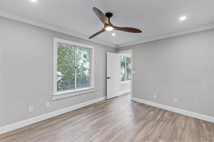 Image No.38-5 Bed Property for sale