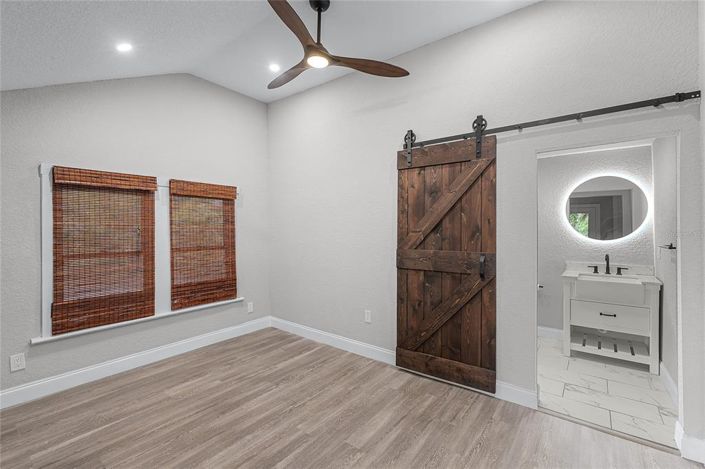 Image No.40-5 Bed Property for sale