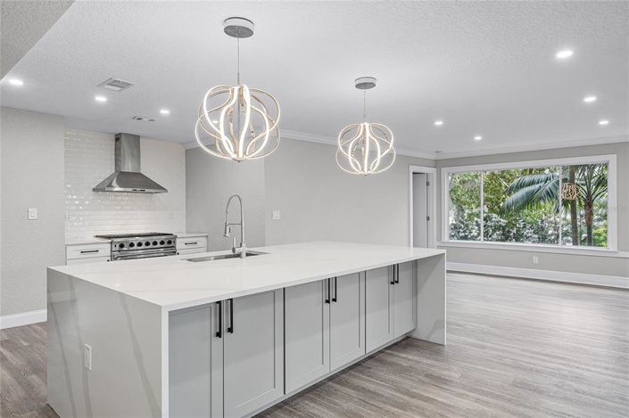 Image No.5-5 Bed Property for sale