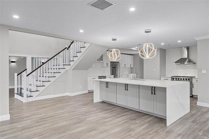 Image No.6-5 Bed Property for sale