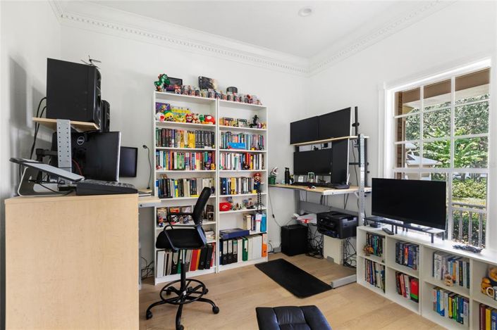 Image No.27-4 Bed Property for sale