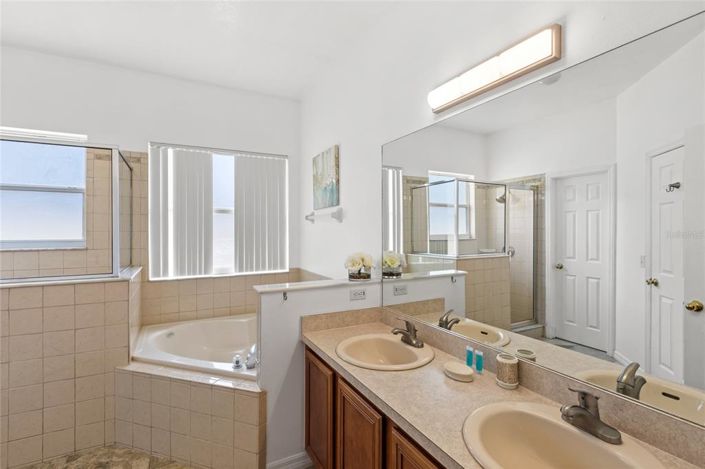 Image No.12-4 Bed Property for sale