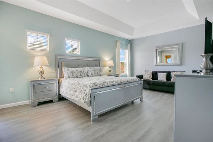 Image No.10-5 Bed Property for sale