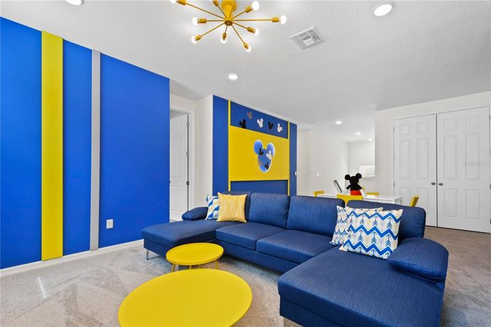 Image No.17-9 Bed Property for sale