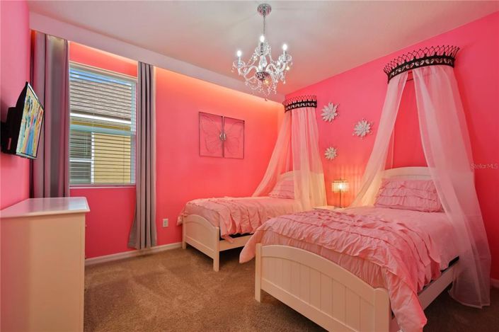 Image No.22-9 Bed Property for sale