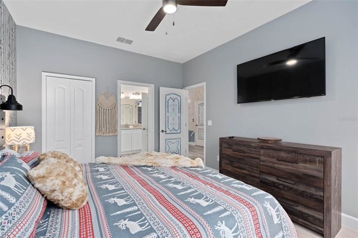 Image No.15-8 Bed Property for sale