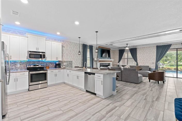 Image No.20-8 Bed Property for sale