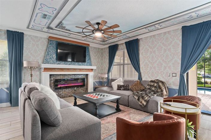 Image No.25-8 Bed Property for sale