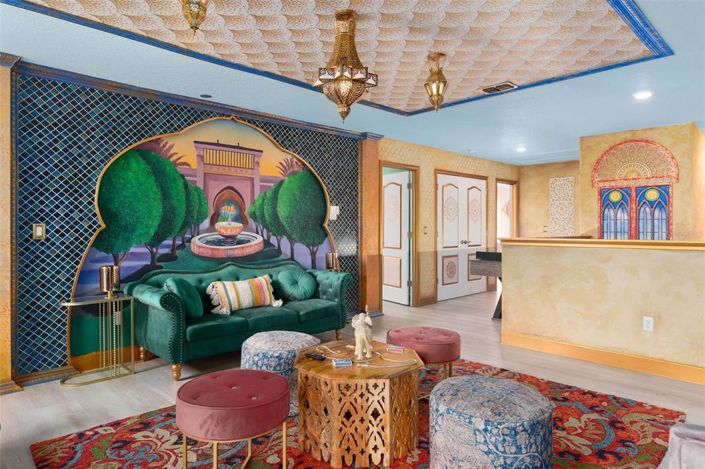 Image No.32-8 Bed Property for sale