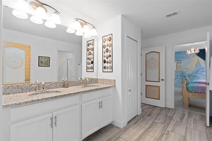 Image No.37-8 Bed Property for sale