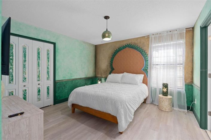 Image No.43-8 Bed Property for sale