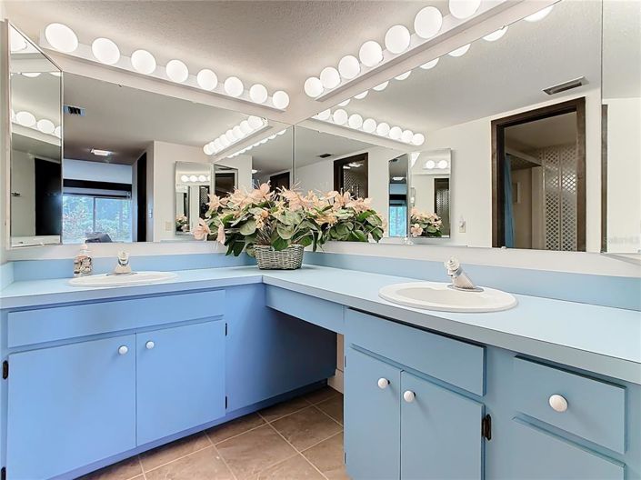 Image No.29-2 Bed Townhouse for sale