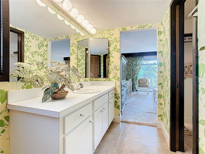 Image No.37-2 Bed Townhouse for sale