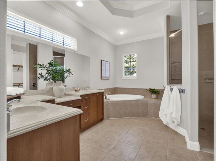 Image No.21-4 Bed Property for sale