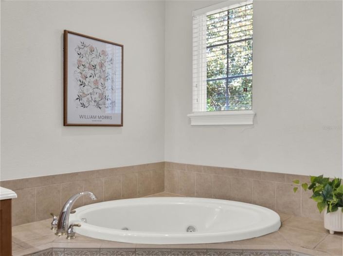 Image No.22-4 Bed Property for sale