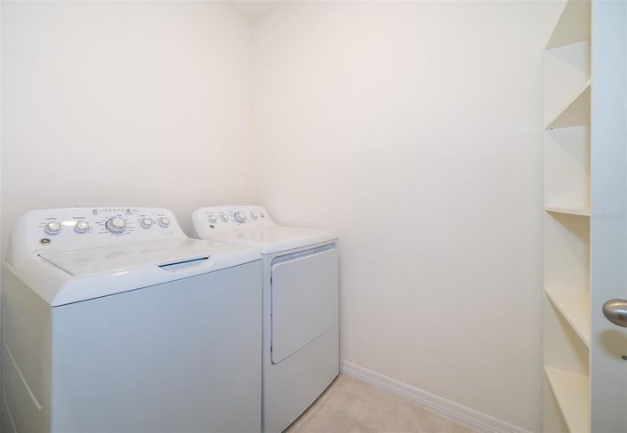 Image No.28-5 Bed Property for sale