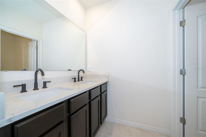 Image No.33-5 Bed Property for sale