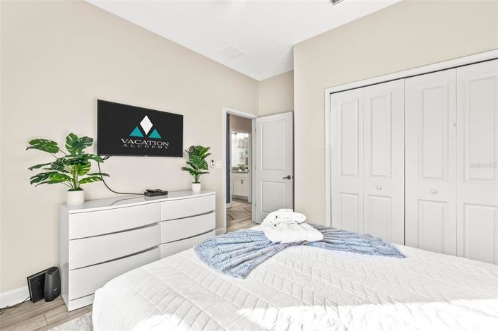 Image No.13-5 Bed Townhouse for sale