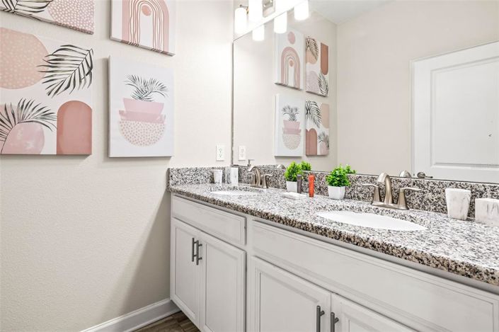 Image No.18-5 Bed Townhouse for sale