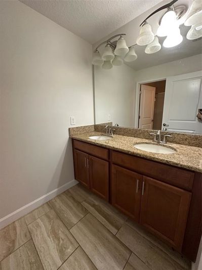 Image No.21-4 Bed Townhouse for sale