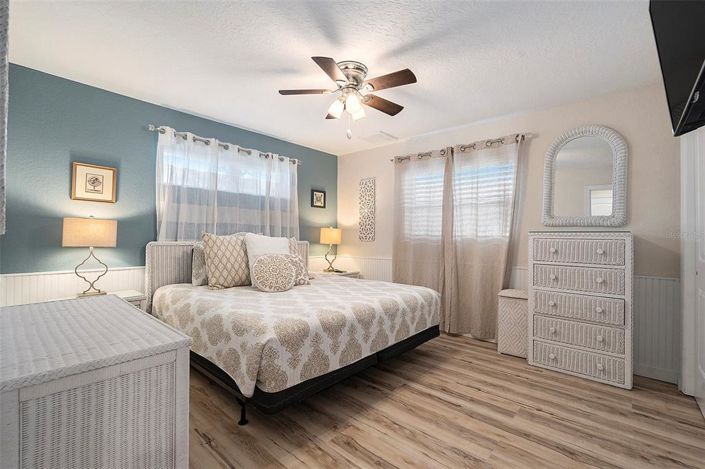 Image No.27-8 Bed Property for sale