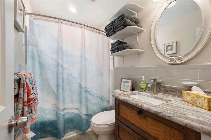 Image No.28-8 Bed Property for sale