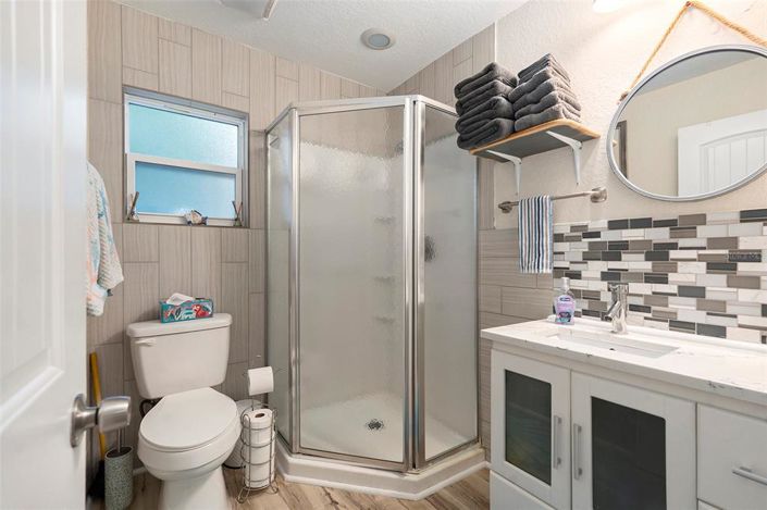 Image No.30-8 Bed Property for sale