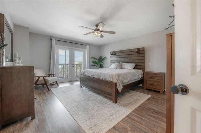 Image No.20-3 Bed Townhouse for sale