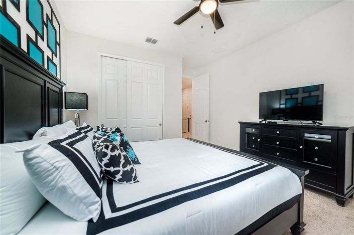 Image No.19-5 Bed Property for sale