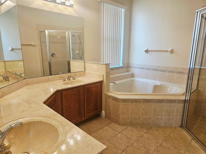 Image No.10-4 Bed Property for sale