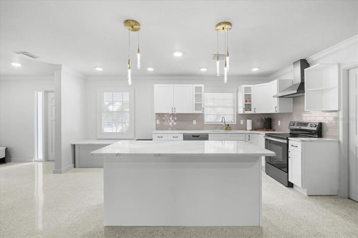 Image No.13-3 Bed Property for sale