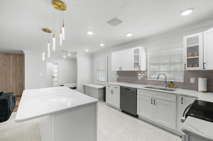 Image No.15-3 Bed Property for sale