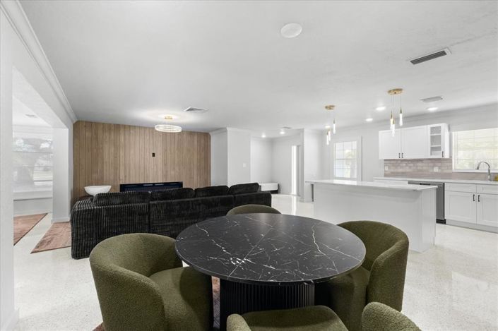 Image No.19-3 Bed Property for sale