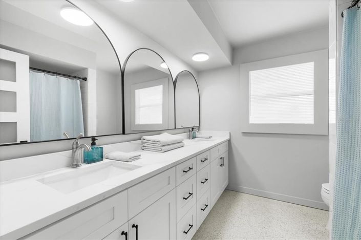 Image No.40-3 Bed Property for sale