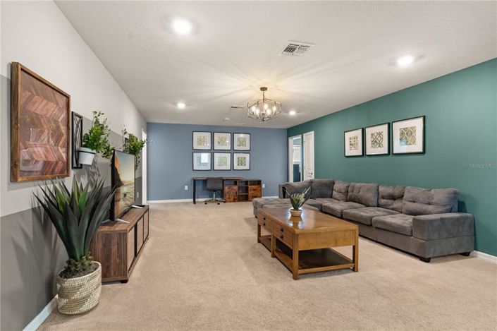 Image No.14-8 Bed Property for sale