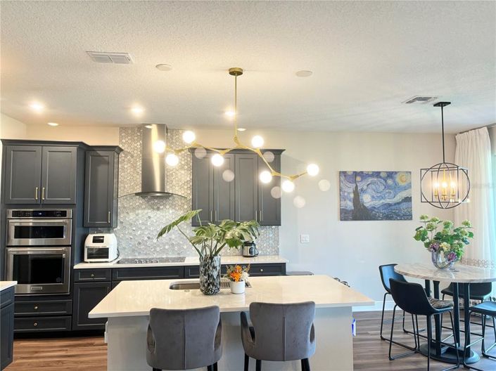 Image No.10-5 Bed Property for sale