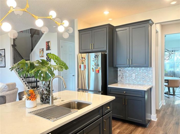 Image No.12-5 Bed Property for sale