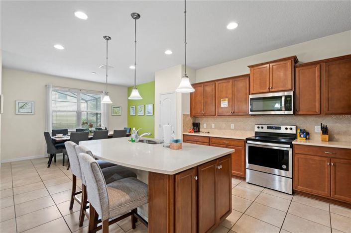 Image No.2-5 Bed Property for sale