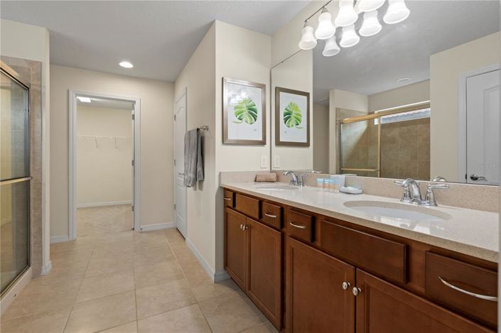 Image No.22-5 Bed Property for sale