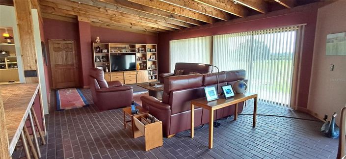 Image No.10-3 Bed Property for sale