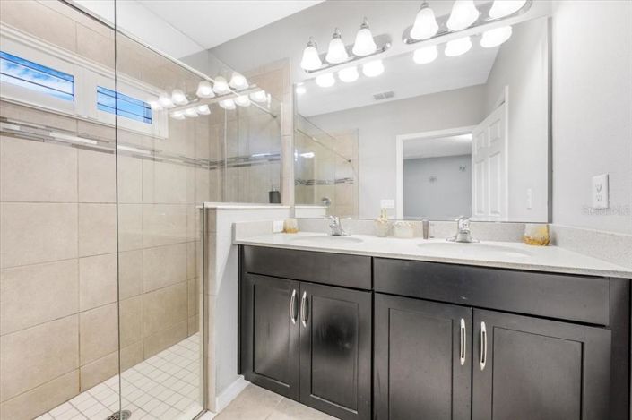 Image No.17-6 Bed Property for sale